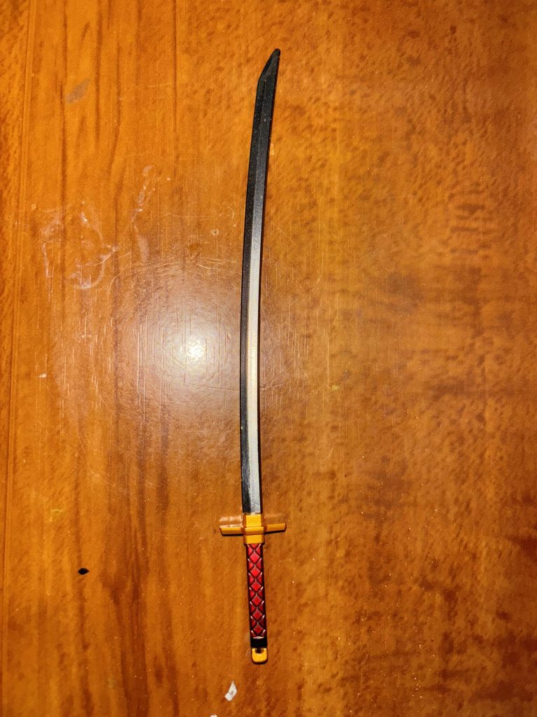 フツノミタマの刀身はプレミアムミラークロームを薄吹きでメッキ感と黒刀の黒さも残る感じにしました