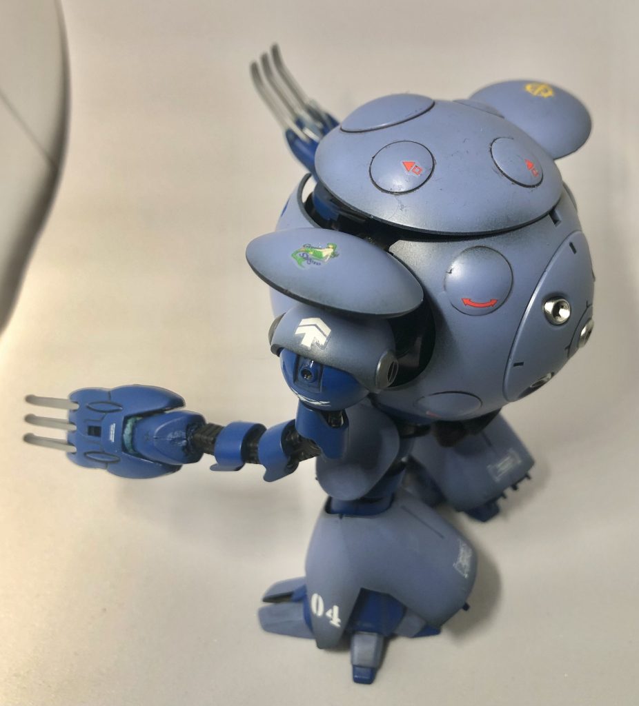 カラーは黒サフを下地に、コバルトブルーとすみれ色に明灰白色を混ぜた物を使用しました。