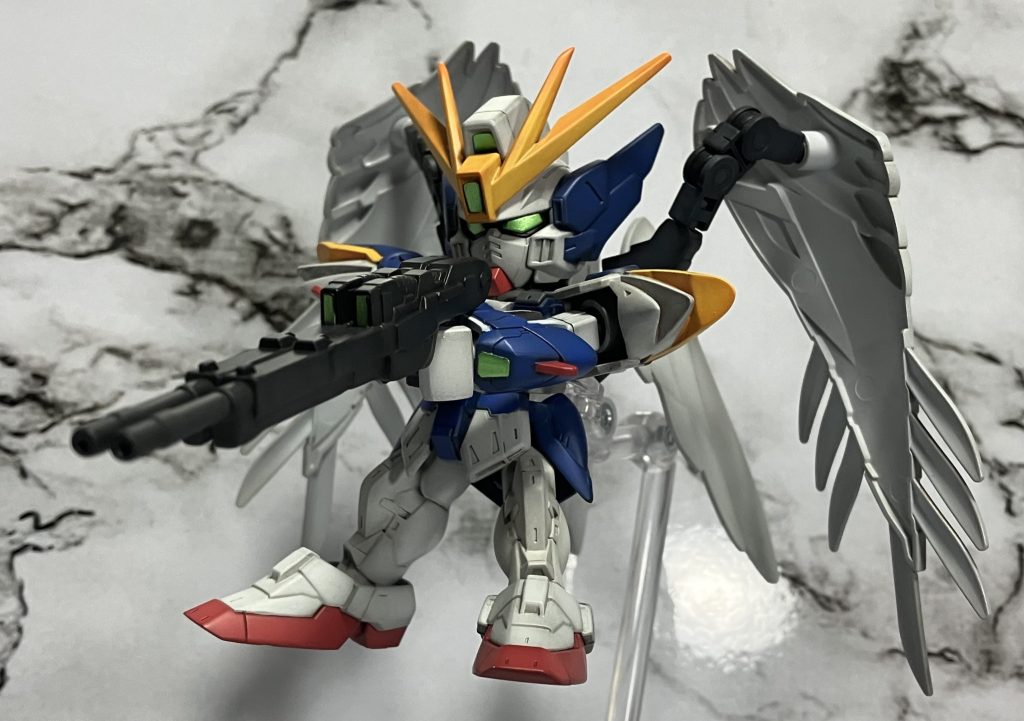 ウィングゼロ と言えばのポーズ両手持ちはできませんが、ツインバスターライフルをそれっぽく構えることはできます「確認する、シェルターシールドは張っているな」