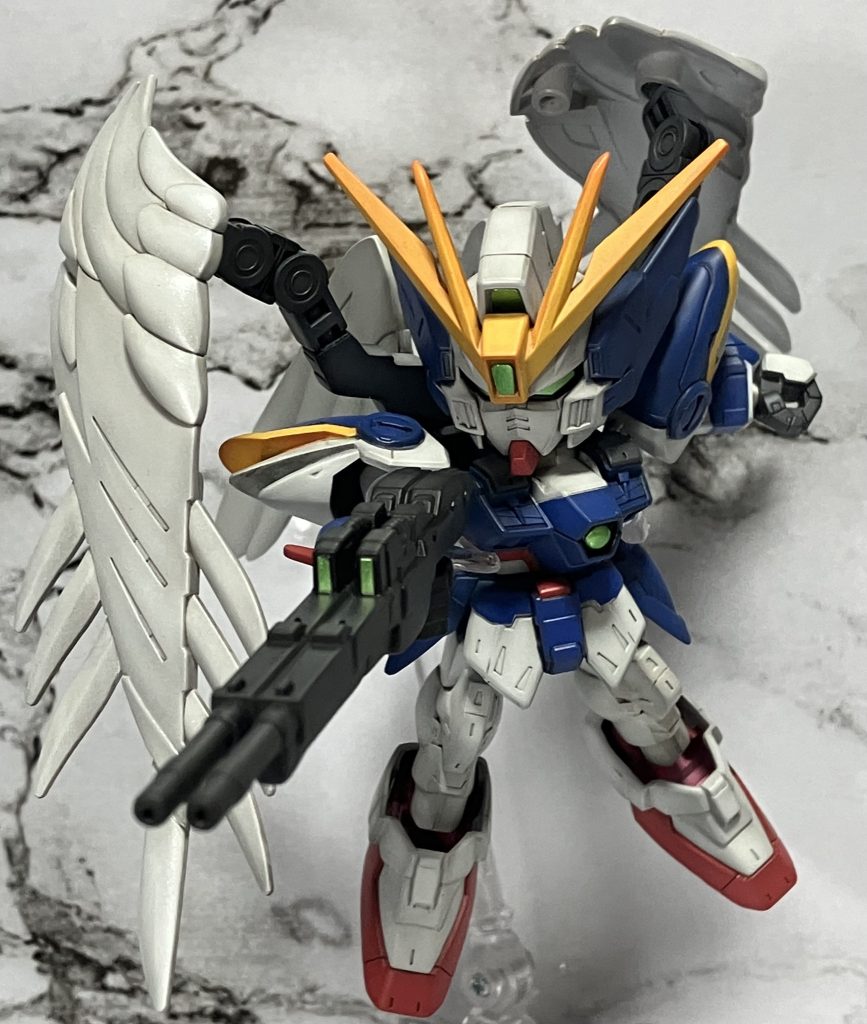 写真ではわかりにくいですが、羽にはパール塗料を吹き付けています