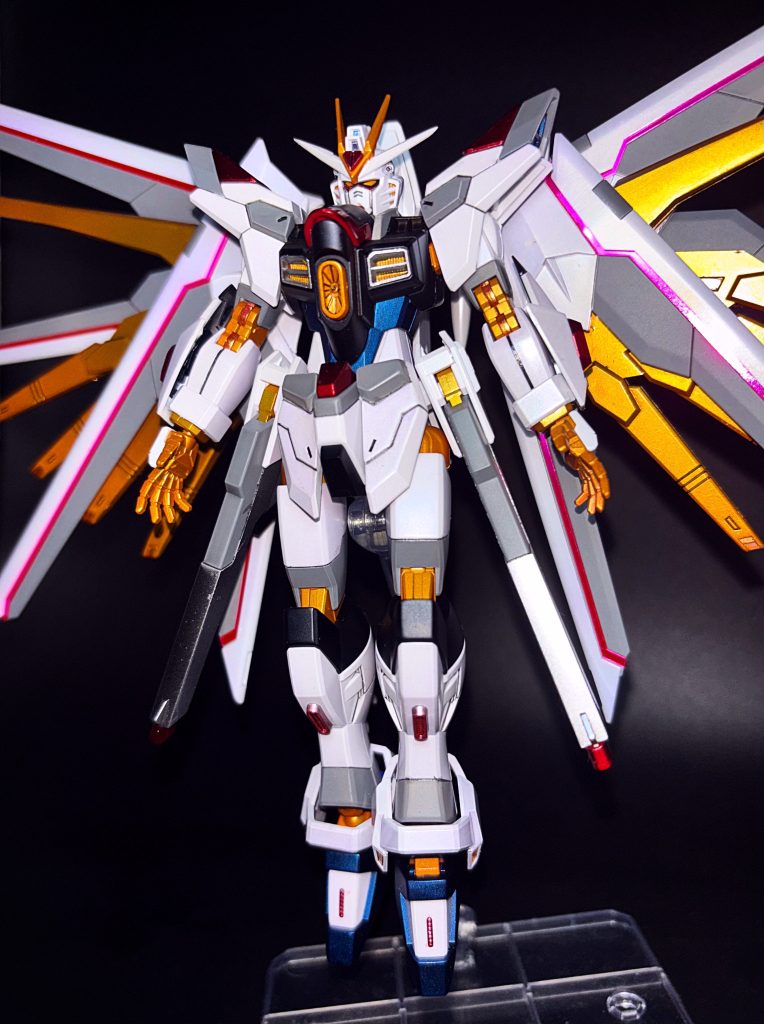 塗装レシピ白 パールシルバー→クリアーホワイトグレー ニュートラルグレーⅣ金 ピンクサフ→スターブライトゴールド金一部 ピンクサフ→パールカッパー青 アルティメットブラック→プライマリーメタリックブルー→つや消し黒 プリズムブルーブラック→つや消し赤 アルティメットブラック→ステンレスシルバー→クリアーレッド