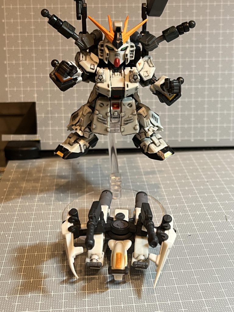 オルフェンズに出てくるクタン参型の合体前の写真です。腕のジョイントが余っているのですが、何つけるか決まりませんでした。つけすぎるとわけわからなくなるから外しとけばいいかな。(余裕ぶっているけど我慢できなくて結局なんかつけそう)