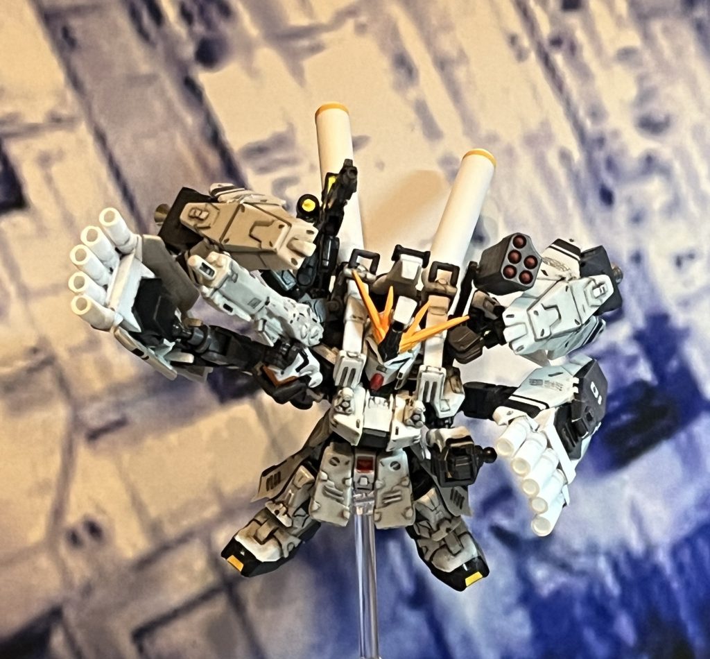 先日ヨドバシに行ったらガンプラの予約受け付けてました。レジに行列できてました。なるほどガンプラはこうやって買うのか。