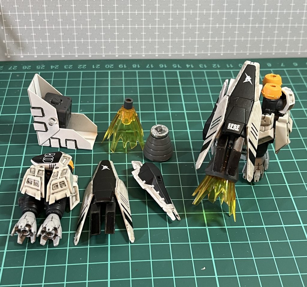 ブースターユニットガシャポンのensembleのブースターベットとhwsニューガンダムを使って改造しました。あとプラスでコトブキヤ。