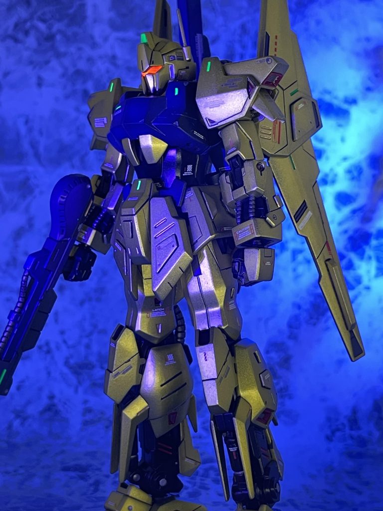 蛍光塗料で部分ペイントしたのでブラックライトで光ますが、背景が紫になってしまうのは今後の撮影時の課題ですね。最後まで閲覧ありがとうございます。