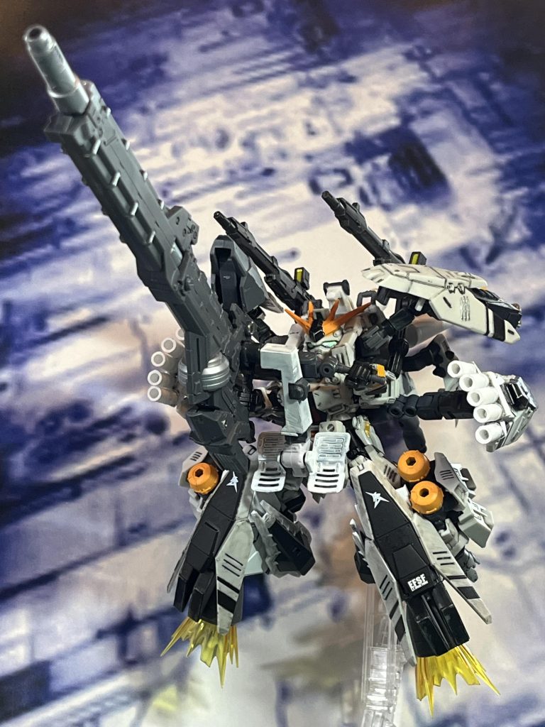 長物追加。やはりこれがないと。全然関係ないですが、先日模型店に朝イチで並んでみました。Hiνガンダムを手に取ることができましたが欲しくないので棚に戻したらすぐ他の人の手の中に消えていきました。そして店の人に聞いたらなんと再販は11時からでした。11時にギャンを手に取ることが出来ました。買いませんでしたが勉強になりました。ジオが欲しかったです。