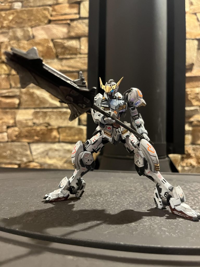 そしてやはりバルバトスと言えばこのメイスを構えるポーズ!やっぱり鉄血の機体は鈍器や実弾を使用しての戦いなのでそこにすごい個人的に興味を引かれます( ̳- ·̫ - ̳ˆ )◞❤︎