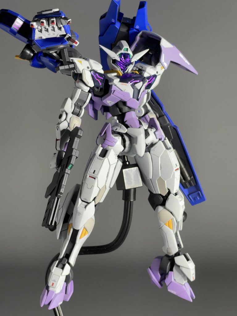 ポージング③バックパックのイメージはシャーマンキングの白鵠デカい剣持たせたかったけど世界観と合わないと思ったので没に…