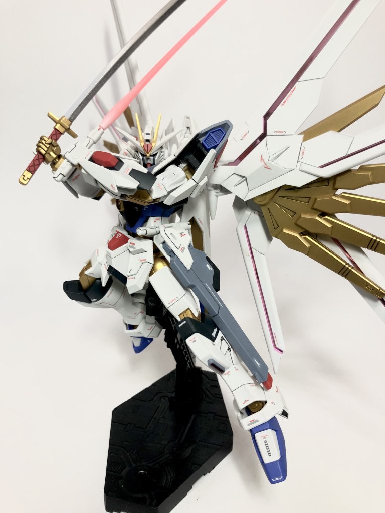 マイフリ定番のポーズ日本刀とビームサーベルの二刀流ってカッコ良すぎでしょう!