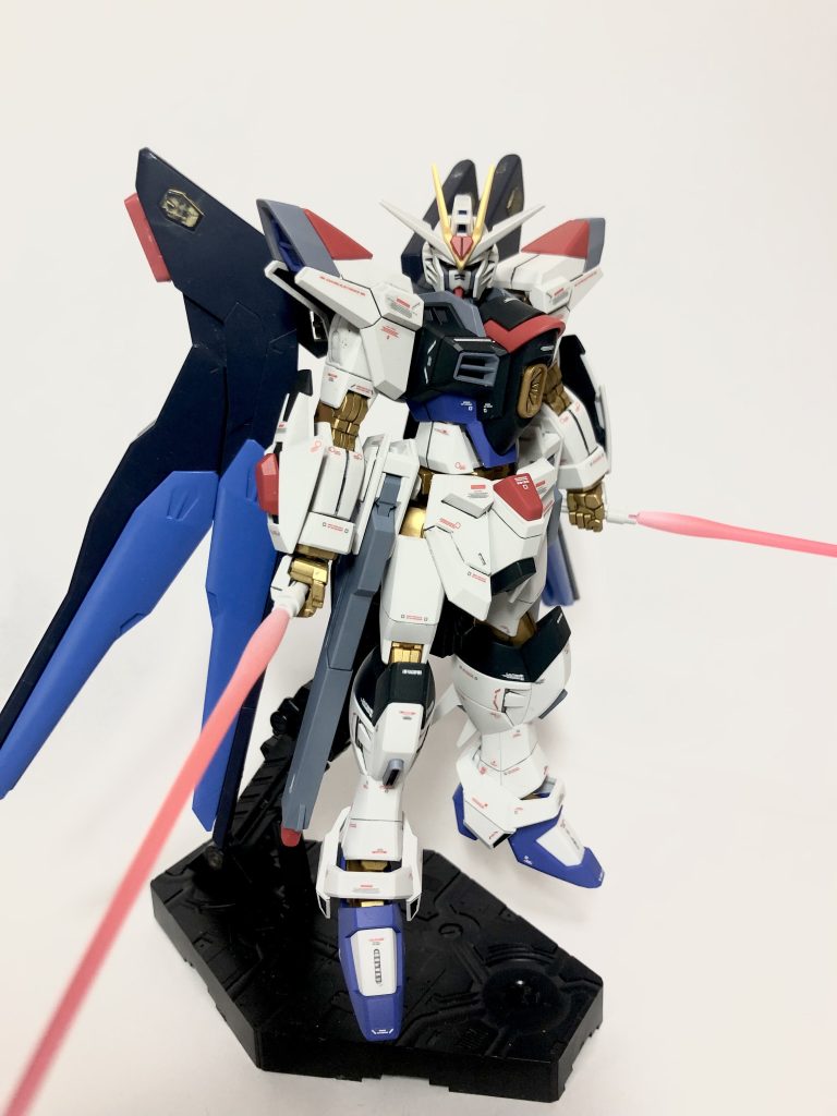 劇場公開前にリサイクルショップから980円で連れて帰ったストフリ君のバックパックをお借りしてストフリ二式完成!今度ちゃんと作り直そうと思います汗