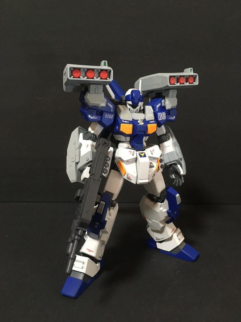 素体はジェガンキャノンを使用しつつスタークジェガンのバックパックと3連ミサイルポッドを装備させています。