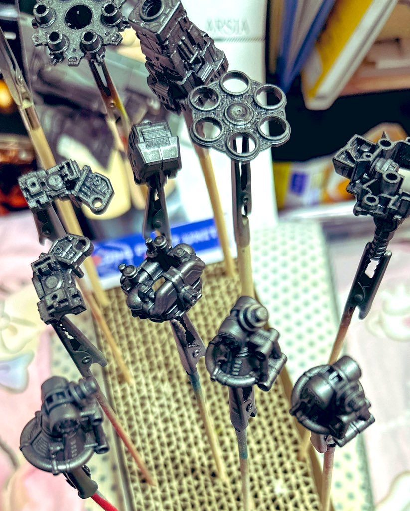 フレームはガンメタで塗りました。
