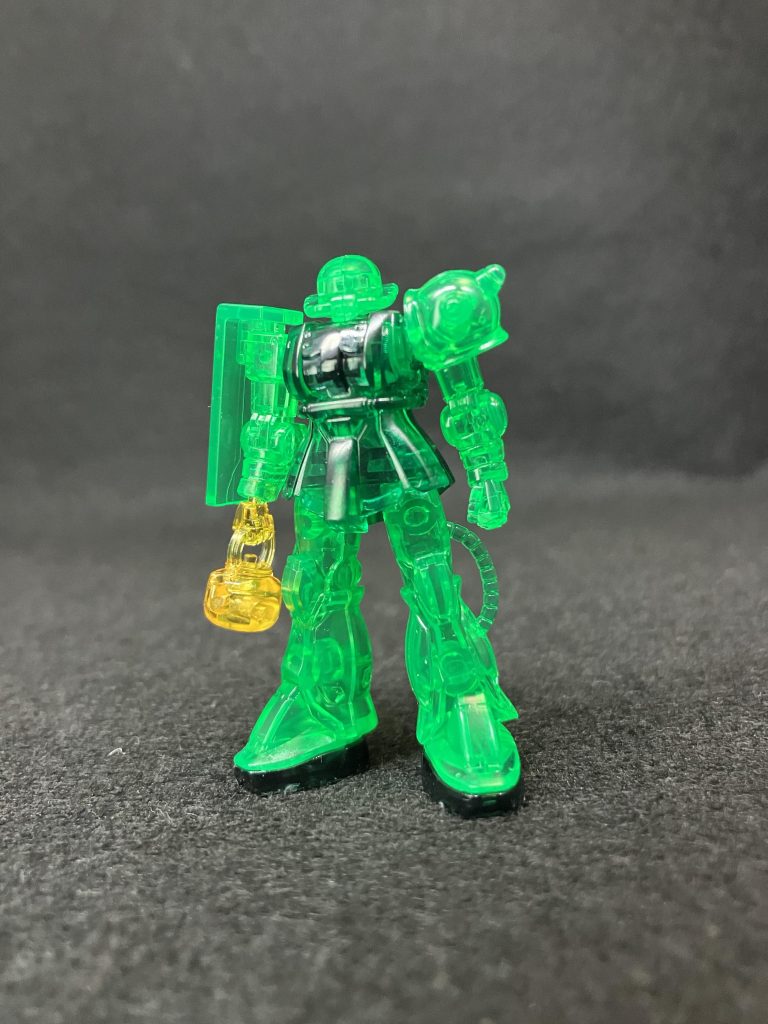 二機目 ザクさん。素材の味を生かしてます。疲れただけです。あとヤカン装備。ドヤらせない控えめなポージング。「お湯、使います?」という声が聞こえてきそうです