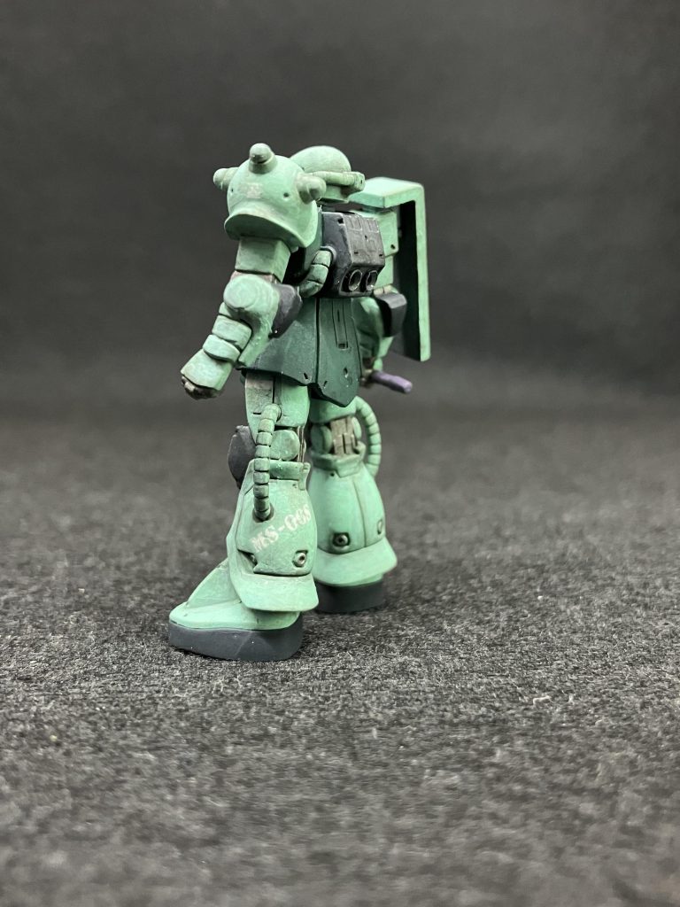 このサイズなのに全体フォルムがきちんとザクっぽい。控えめに言っても、バンダイさんアタマおかしいですよ、なんだこれ