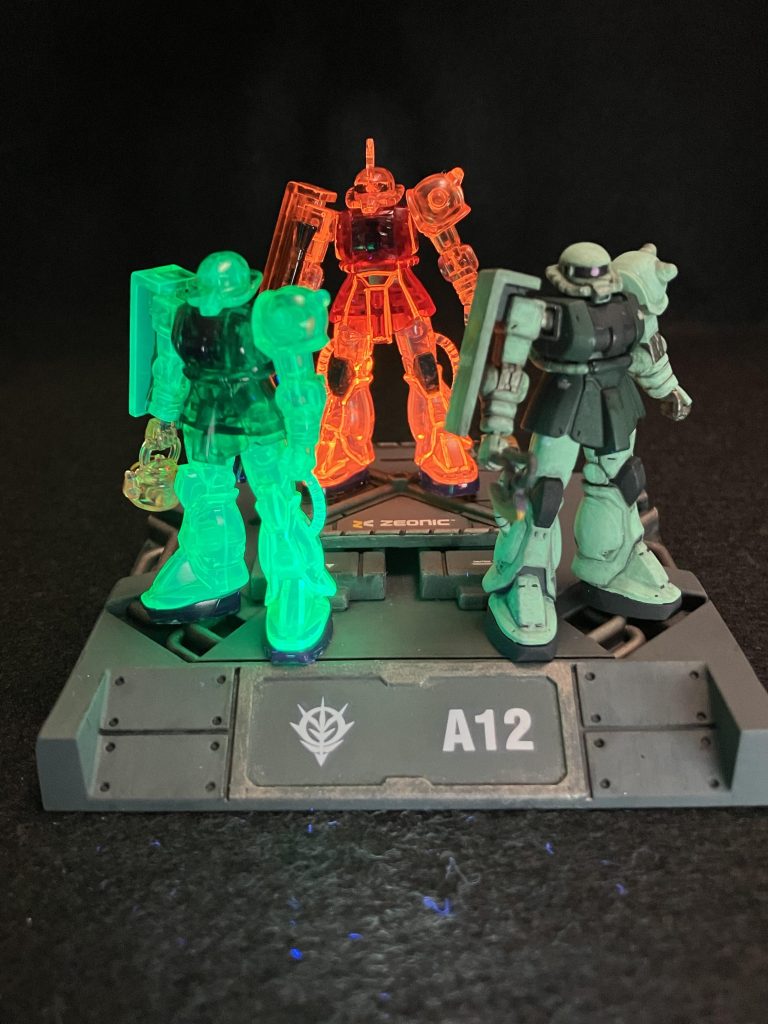 なんか美味しそうな色味のザクさんたちになりました!最後までお付き合いありがとうございました!!