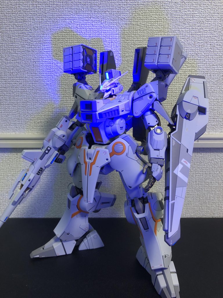 センサー部分は蛍光塗料に挑戦。作成期間は仕事の合間にちまちま作業して4ヶ月くらいかかりました。マスターグレード大変ですね。。見てくださった方ありがとうございました。