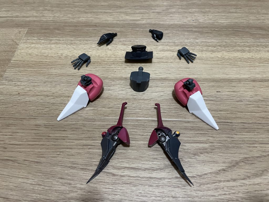 交換したパーツです。ダムドやアンベリールのモーターヘッド的なアレンジにトキメキましたがMGを飾るスペースはなく、waveの余剰パーツとHGのミックスを思いつきました😅