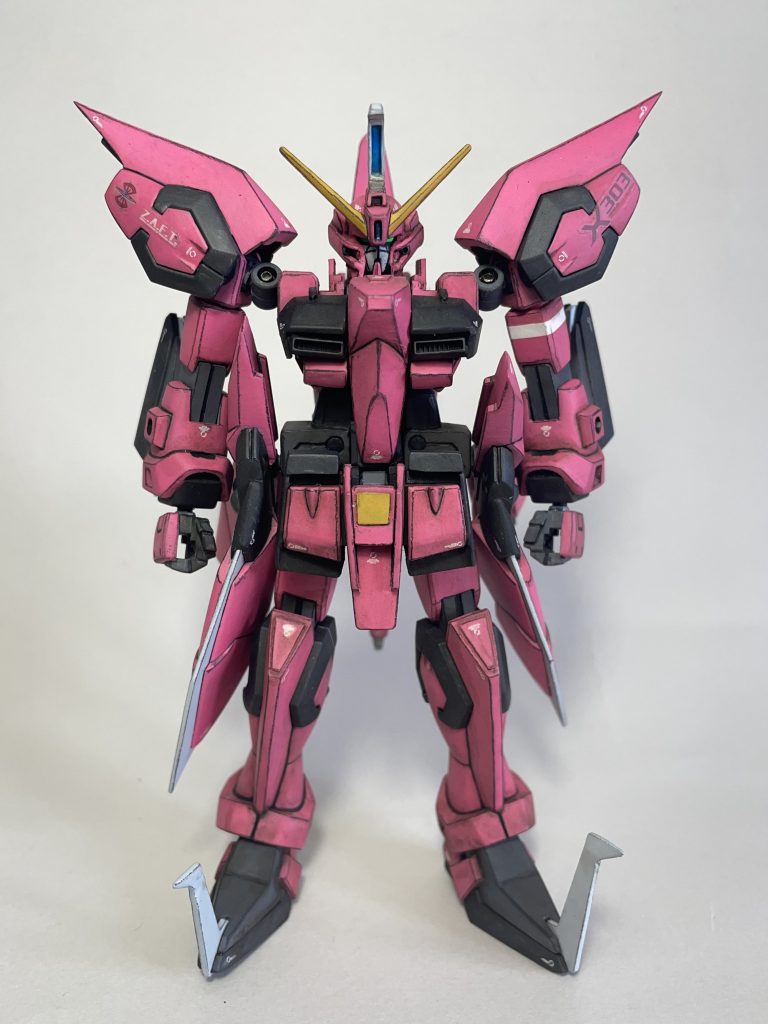 ガイアノーツさんのブリリアントピンクとダークアイアンをメインカラーにしました。部分塗装でグレーバイオレットを使用しています。