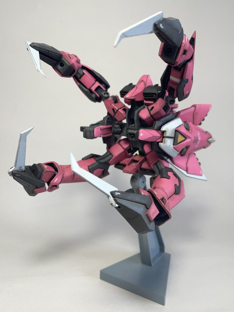 MA攻撃形態。バランスをとるのが難しいですが、可変機体は楽しいですね。パーツが折れないか冷や冷やしました。