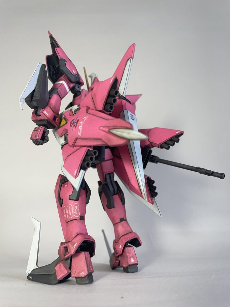 バックショット。プラパイプでバーニアっぽくしてみました。付属のシールデカールと市販のデカールを貼っています。