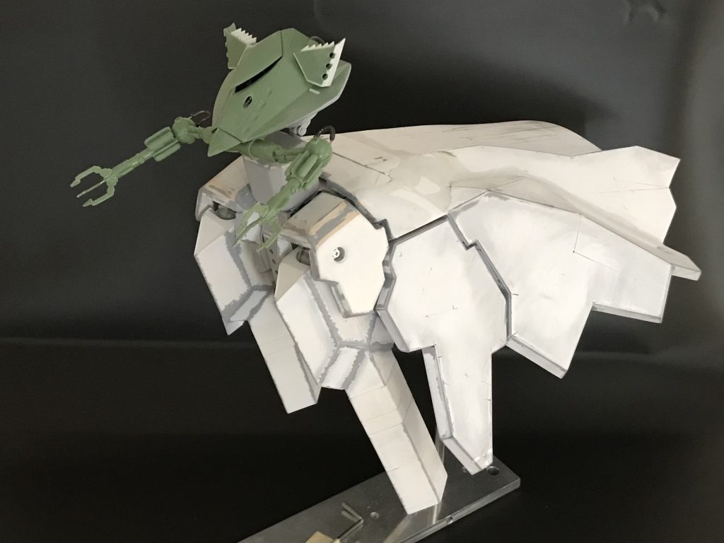 プラ板とスキマ埋めパテにてビグロ部の形状が全く違うのでいつかVar.2を作成出来たら良いかと思います。