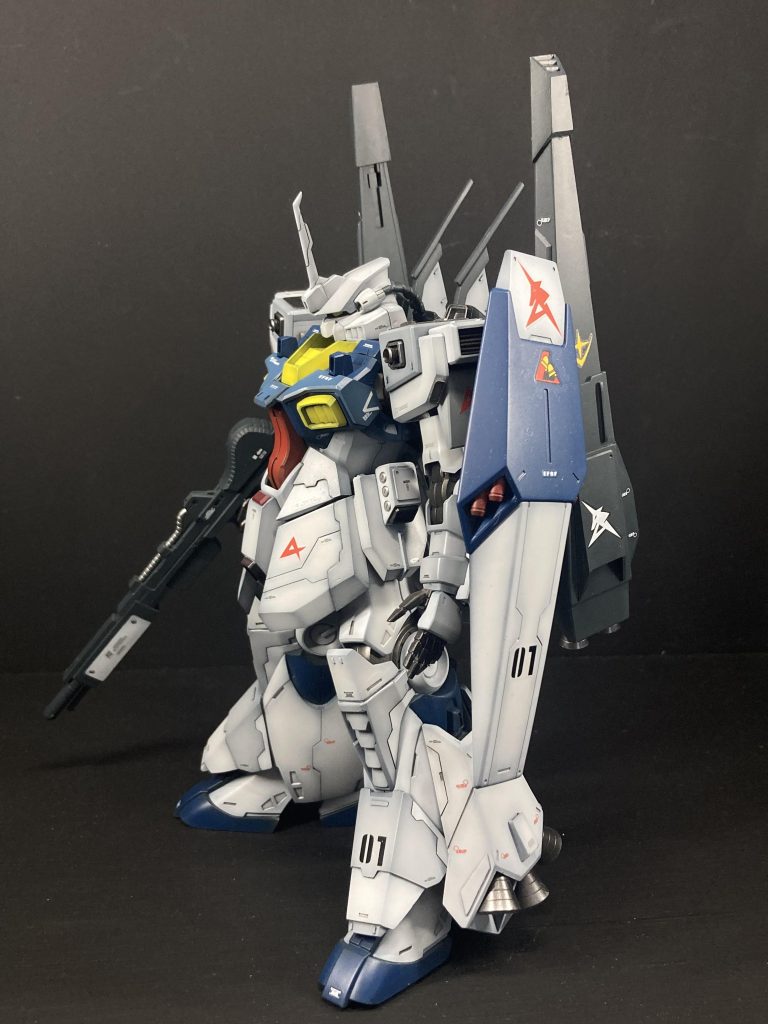 シールドはジェガンのものを流用。