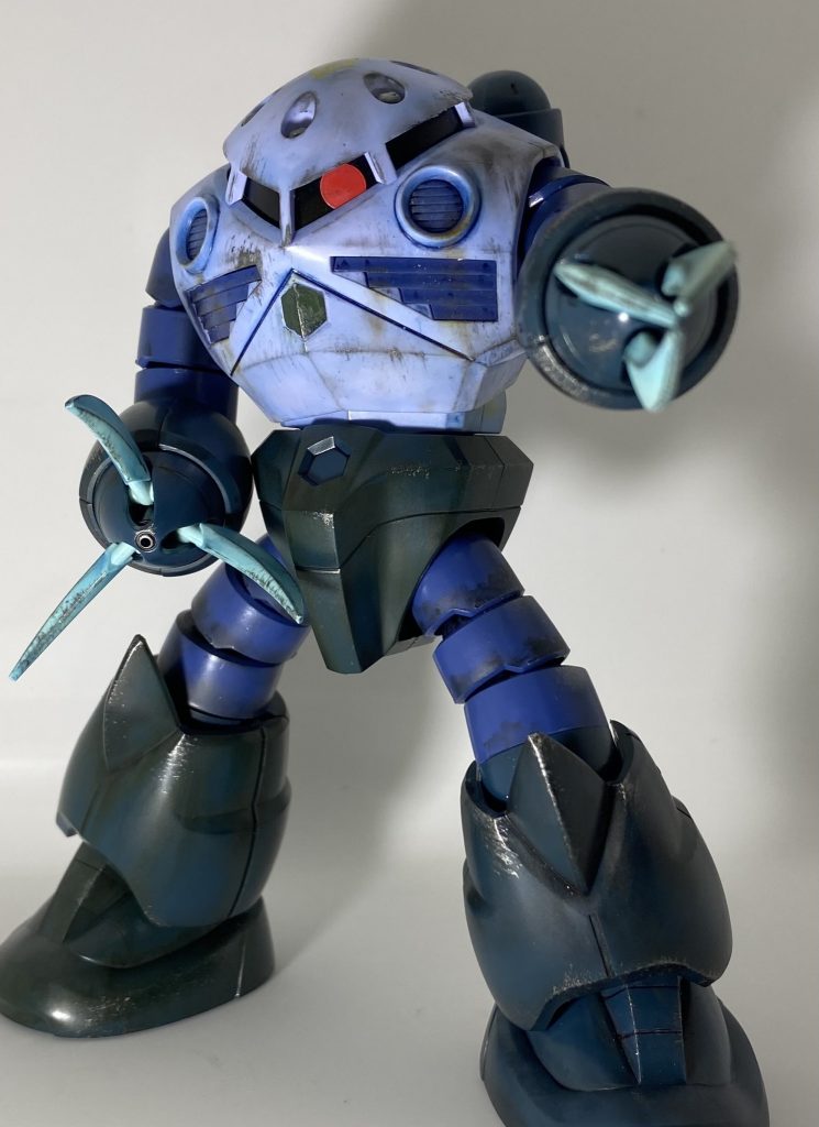 ボディにはリアルタッチマーカー青を使ってみましたがハイライトが映える!!腰、腕、脚部にはブラウン。ドライブラシも一部にやってみましたがちょっとやりすぎたかもしれません。