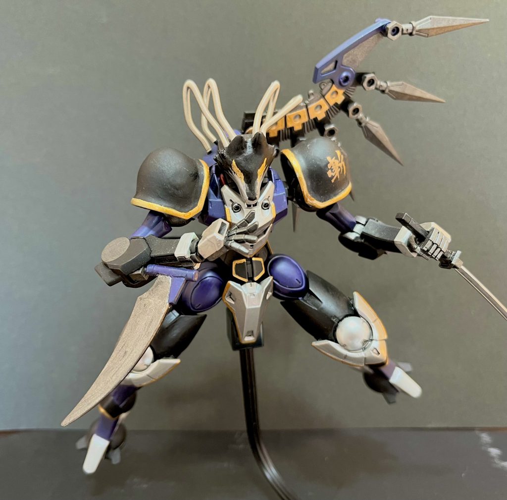 追跡、暗殺モード。ちょっとだけ盛ってみました。センサー類を強化し、飛び道具の追加武装を装備。頭はサスケデルタのオマージュでウルフマスクにしてみました。