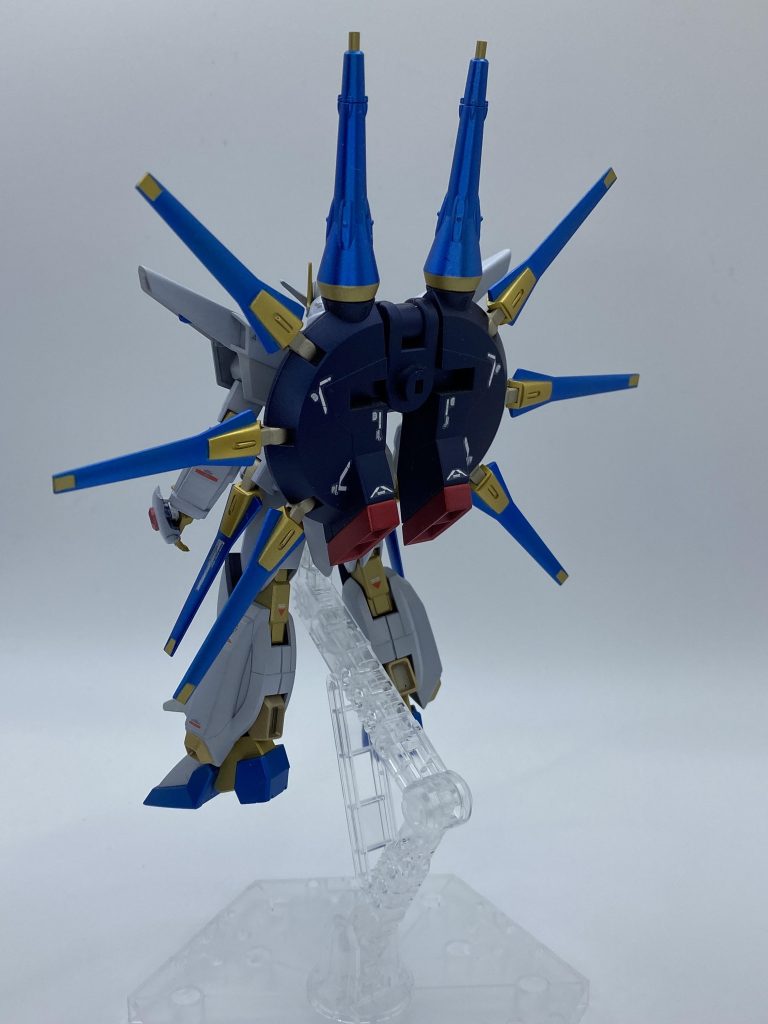 バックパックはこんな感じ。メタリック調のドラグーンがアクセントになりました。