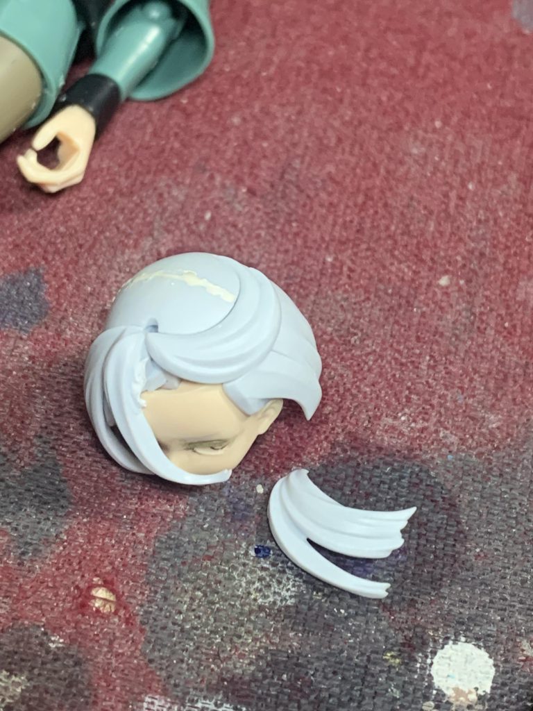 ミオリネも目を立体的に彫りました。前髪で目が隠れるのでちょっとだけ角度を変えています。