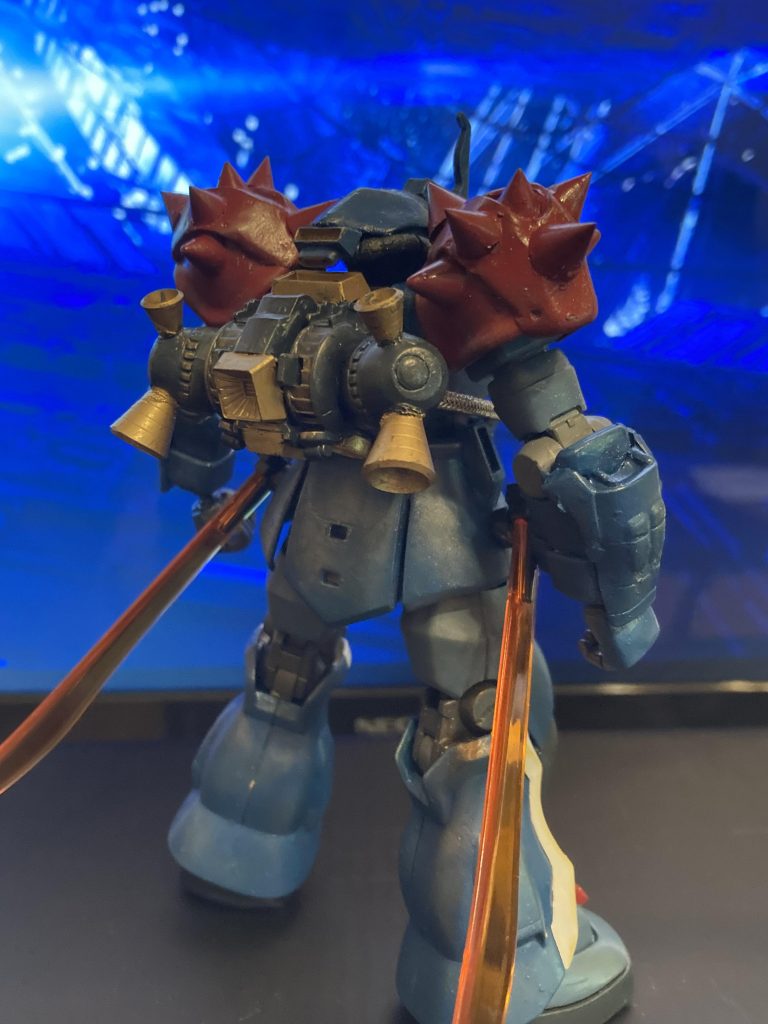 頭部のラジエーターや、ランドセルは試作実験機って感じに、ちょいとごちゃごちゃさせていただきました💦