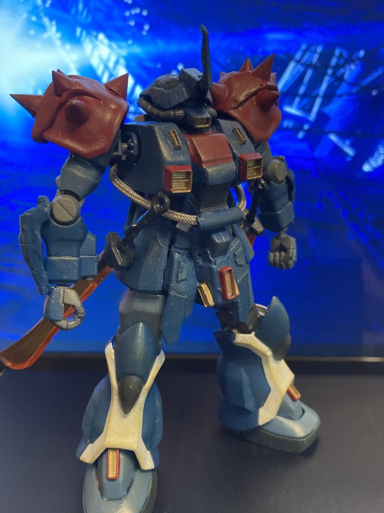 ヘッド、ボディ、スパイクアーマーはプラ板ポリパテで整形。ラジエーターっぽいのは市販パーツをパチパチ。