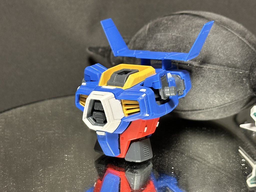 胴体周り。フィーリングでプラ板足したり、作例にらめっこしながらスジホリしたり…最近は作例本買い漁りが増えてきてます笑