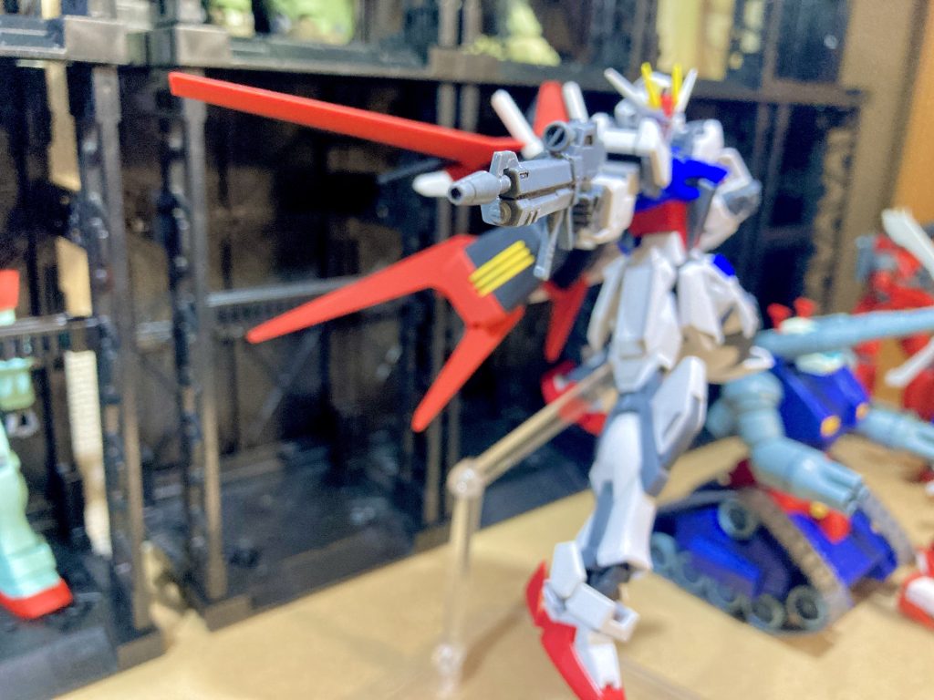 ビームライフル先端をピンバイスで穴あけしました。作業中は少しドキドキしましたが上手く出来て良かったですw