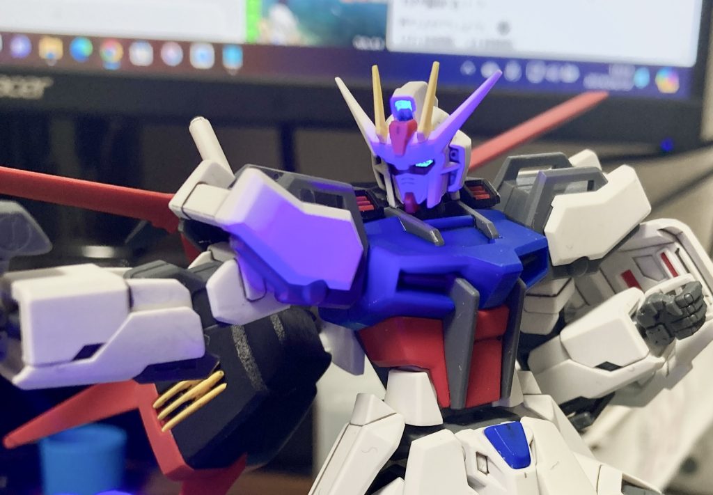 ツインアイと頭頂部センサーはUVライトで光る様にしてます✨