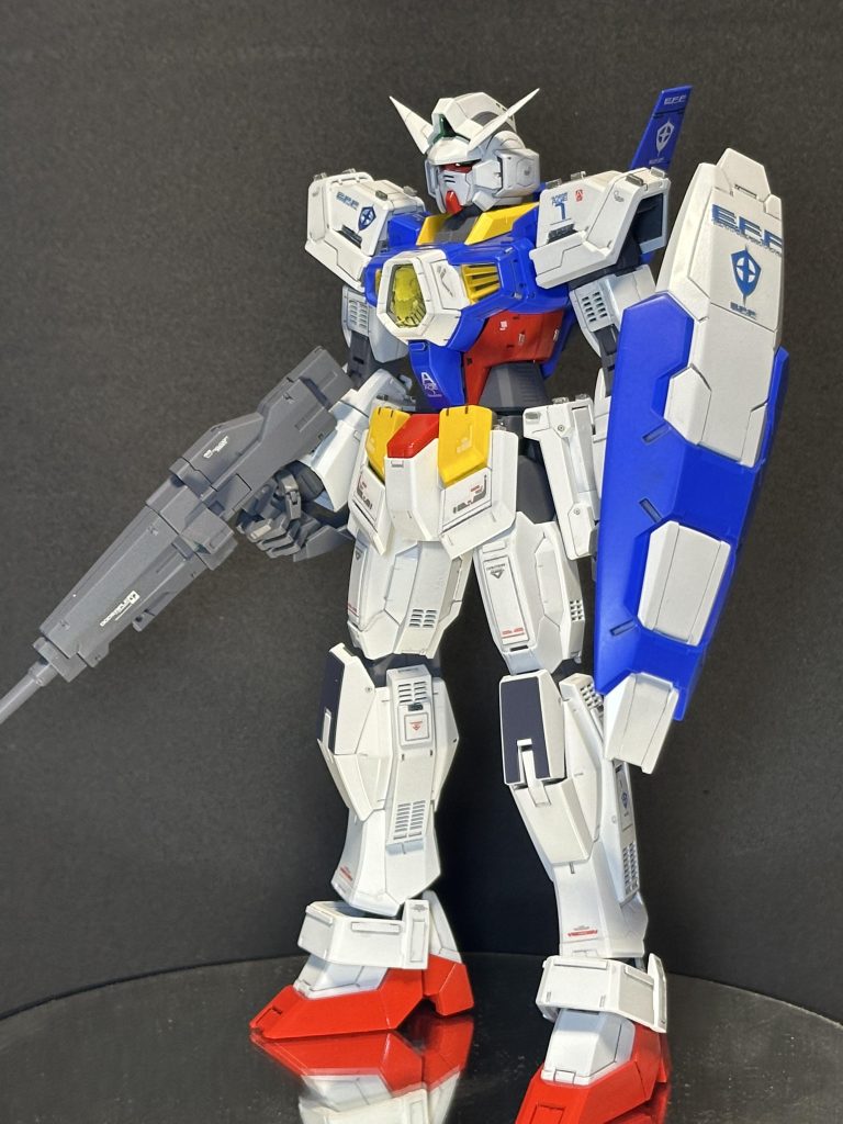 塗装白…フィニッシャーズ ファンデーションホワイト青…ダンバインカラー オーラブルー赤…フィニッシャーズ フォーミュラレッドグレー…メカサフヘビーグリーン…銀下地+蛍光グリーンあとはシタデル、ファレホで部分塗装してつや消し仕上げ。今回のカラーは全体的に納得のいく仕上がりになりました。 さて、今年も折り返し。まだまだMG作るぞー!