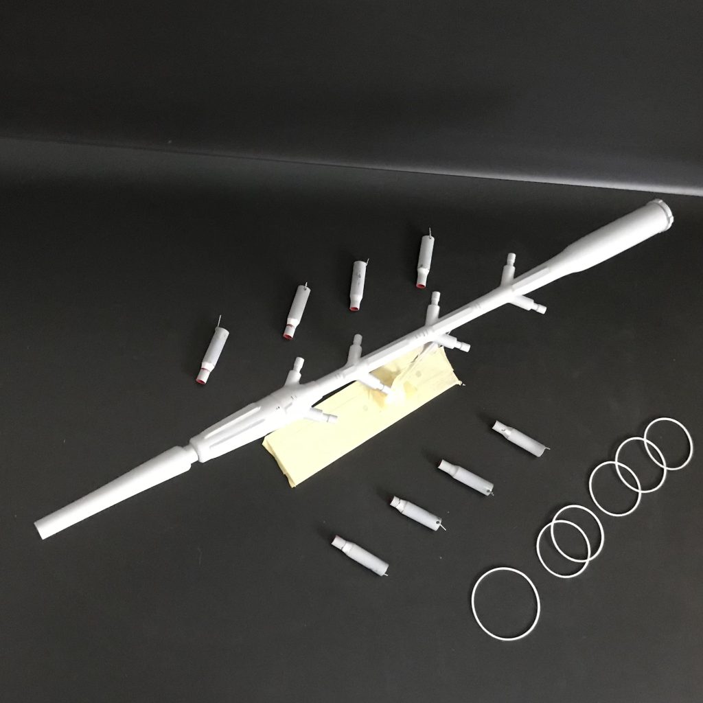 メインマテリアルは金属パイプ、水道用塩ビ管、電気配線用ギボシ等。プラモかコレ？以上、ご覧下さりありがとうございます♪