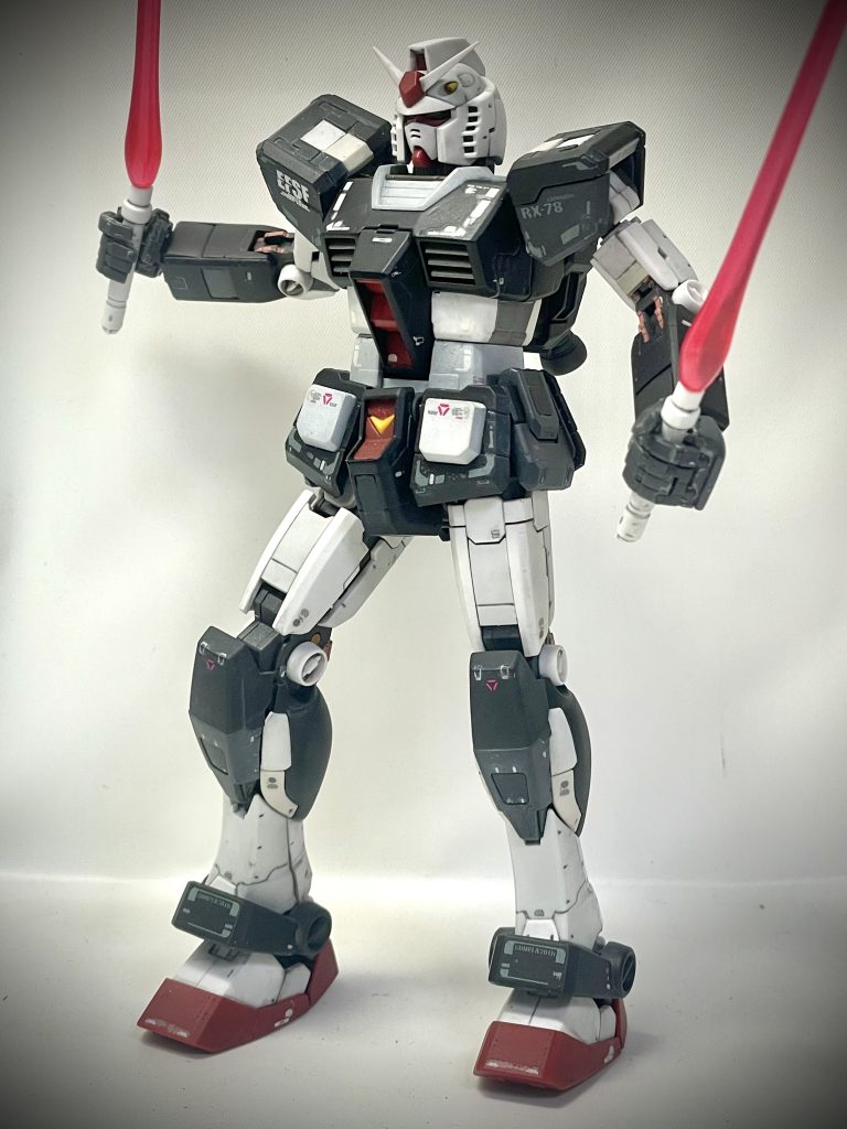 RGは今ひとつポーズが決まらない。なんか及び腰。