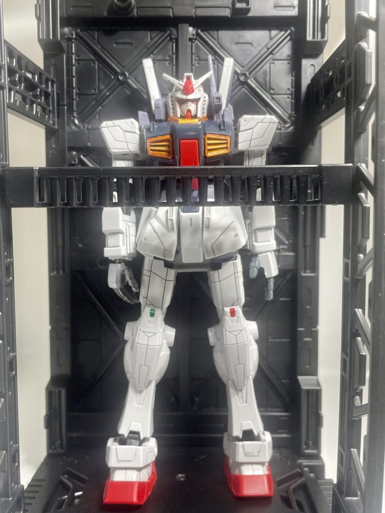 今回はパチ組みした横浜ガンダムとhgガンダムmark-2を簡単ミキシングをして制作しました。とは言うものの、手足胴体頭を挿げ替えただけの超手抜きミキシングです。