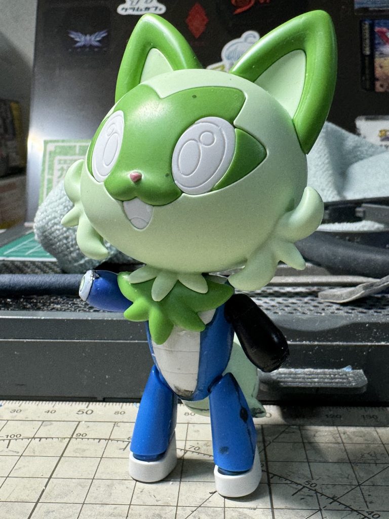 塗装前のすがた以前に改造プチッガイを作ろうとして頭部が破壊されて残った胴体を再利用しています。　　これがSDGsか…(たぶん違う)　