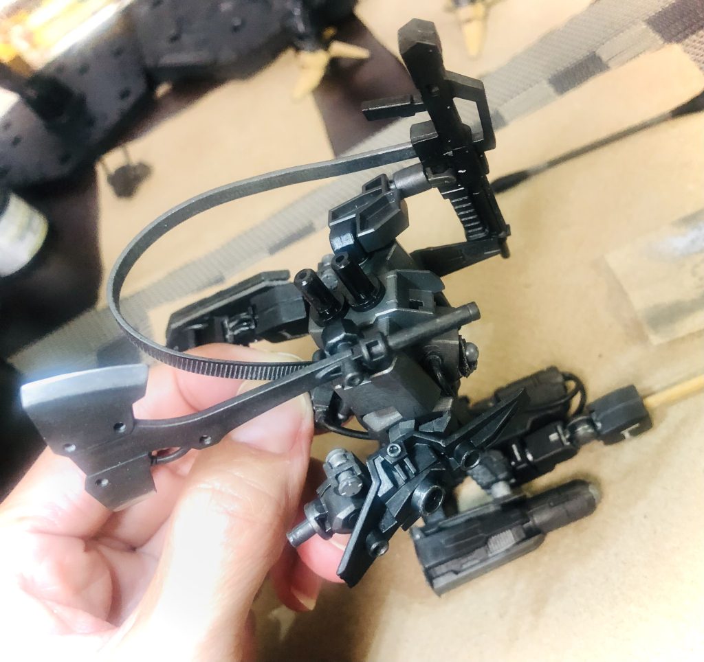 武器はコンバットマガジンを参考にしたり。背中は阿頼耶識っぽくしました。