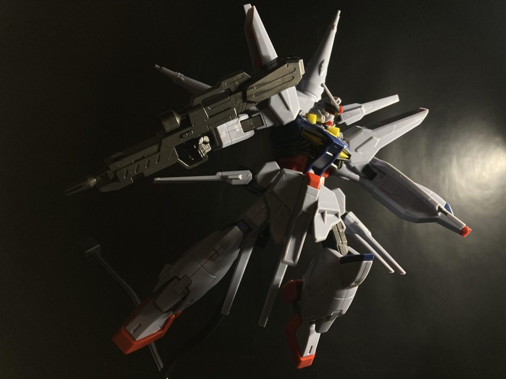 デカいライフルに洗練されたフォルムすごくいいですね…ザクもいるとかいないとか聞いたことがあります！