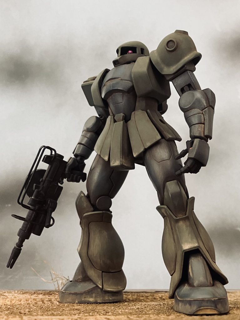 MS IGLOOではモビルスーツはMGのデザインを採用されているようです。ザクIIからザクIへの変更はコクピット周りの胸部が難所かと思うのですが、MGっぽくする為ここはミキシングなしでやります。