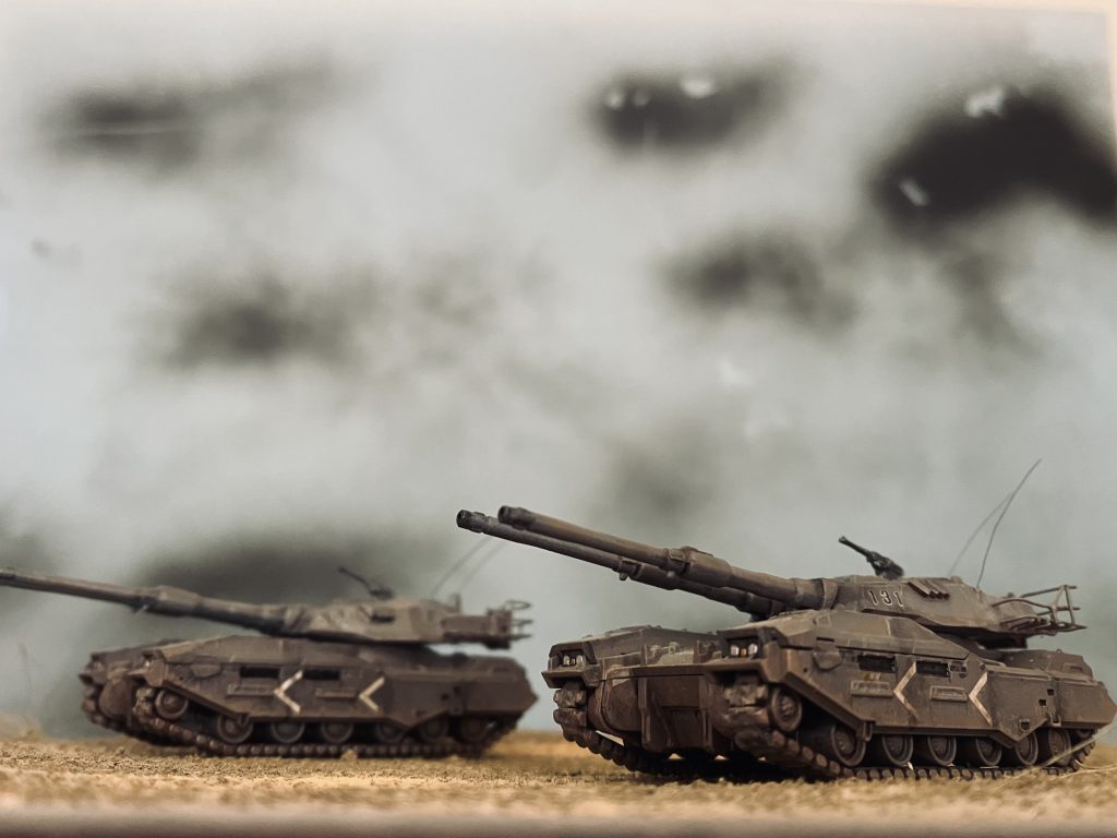 砲身穴空け、アンテナはお約束。　全長約7cmの王者です！