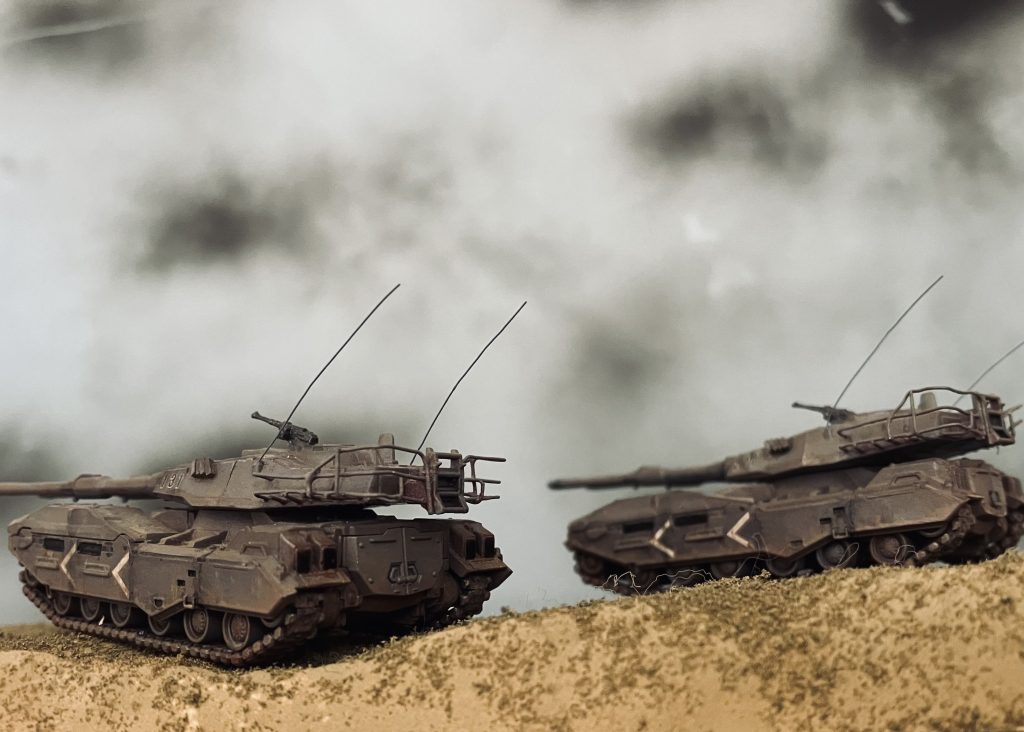 砲塔後部ラックは削り落とし新規に針金で作成しました。歪みが歴戦の猛者を演出です笑 