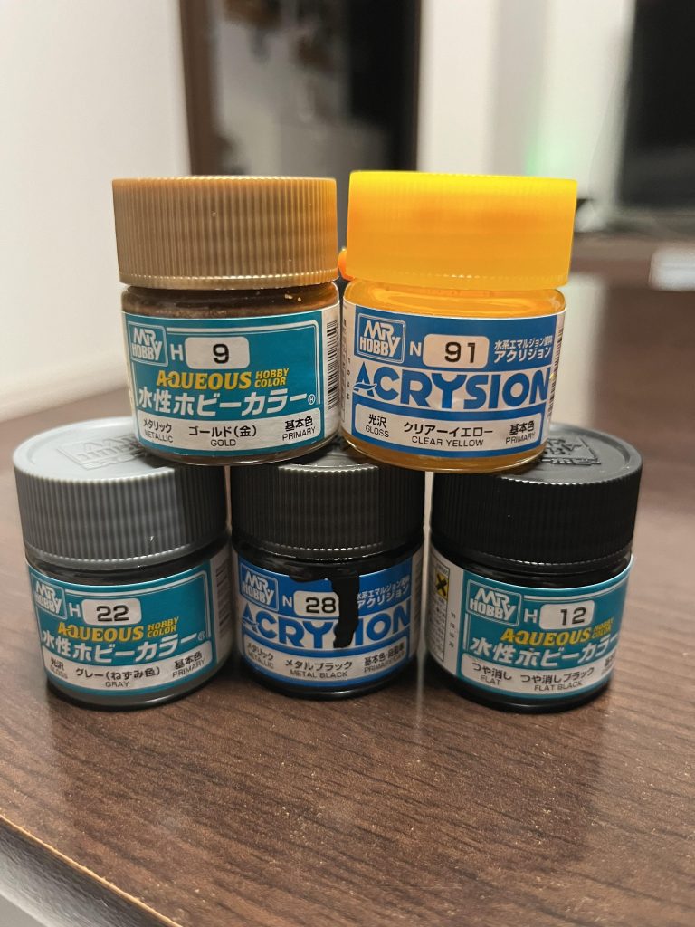 使用した塗料はこれだけです。トップコートは艶消しを拭いてあります。