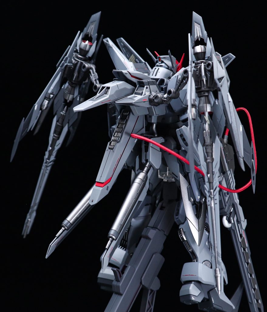 バックショットライトニングストライカーのバックパックとマニューバストライカーのウイング部分を使用しています。接続軸がそもそも違うのでライトニングストライカー側に接続軸を作りマニューバストライカー側のピンを延長して接続しています。