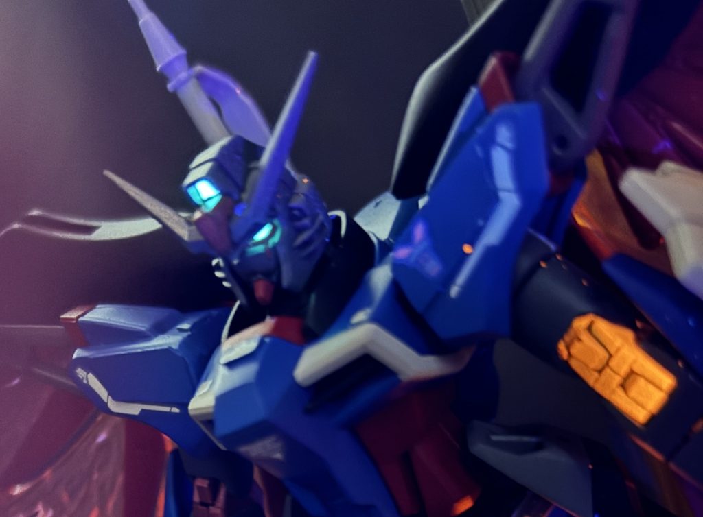 今回やって見たかった目の部分光らせ。最後に光らせて「え⁉︎なんでそんなとこ光ってんの⁉︎」ってなったので次回の改善点。