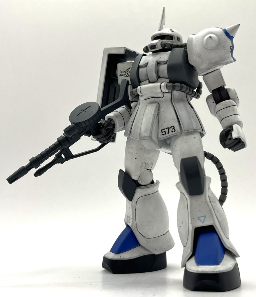 ザクマシンガンはキット付属のものです。マガジン裏は肉埋めし、マズルとセンサー部はキットの物を紛失したので、家の適当なジャンクパーツから持ってきました。