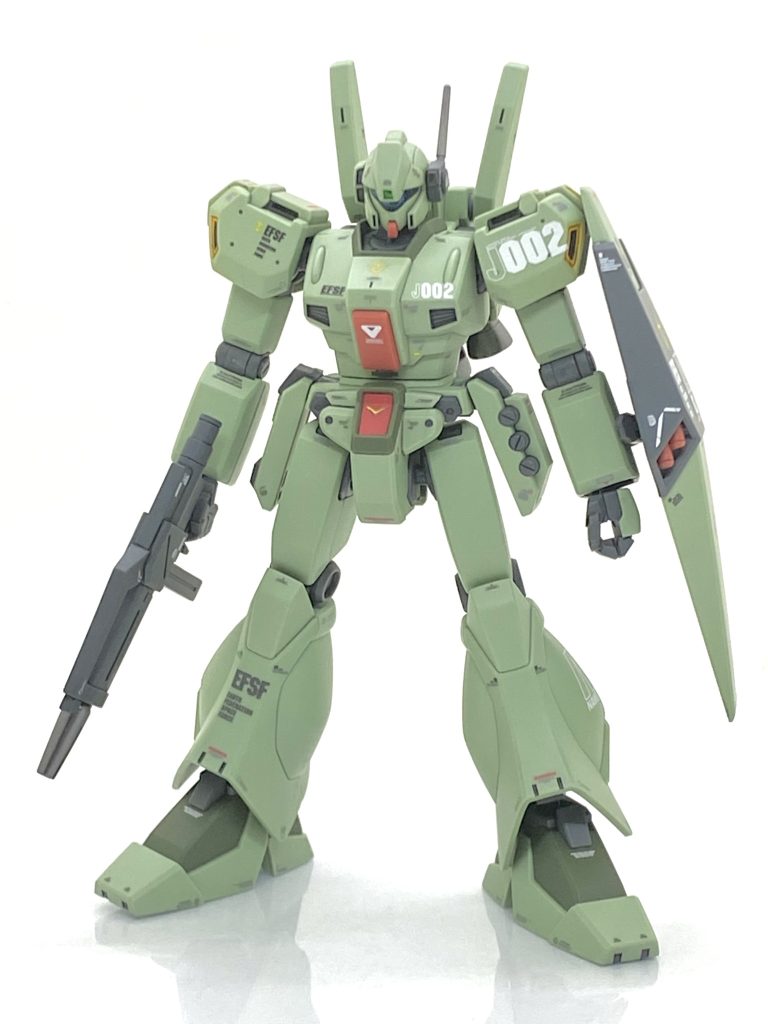 HGUC ジェガンD型を成型色仕上げ＋αで作ってみました。前回アップしたリゼル(隊長機)に続くロンドベルのMS達の第二弾で前に作りましたジェガンの宇宙世紀0096年のマイナーチェンジ版であります。このジェガンも非常に作り易いキットで今回も合わせ目は肩、脛、ビームライフルぐらいで頭や足なんかに消しにくい合わせ目が無いのは良い感じです。デカールはガンダムUCのは多数あるので・・・少しの塗分けを頑張ればかなり良さそうなのが作れそうです。今回はネェル・アーガマ隊の麗しい「ジュリエット」なので(笑)、「ロミオ」に当たるリゼルに相応しい物を作っていきます(ロミオとジュリエットはネェル・アーガマ所属のMS隊におけるコールサインです)。